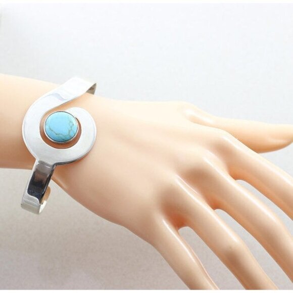 Sterling Silver Turquoise Cuff Bracelet - Picture 3 of 8